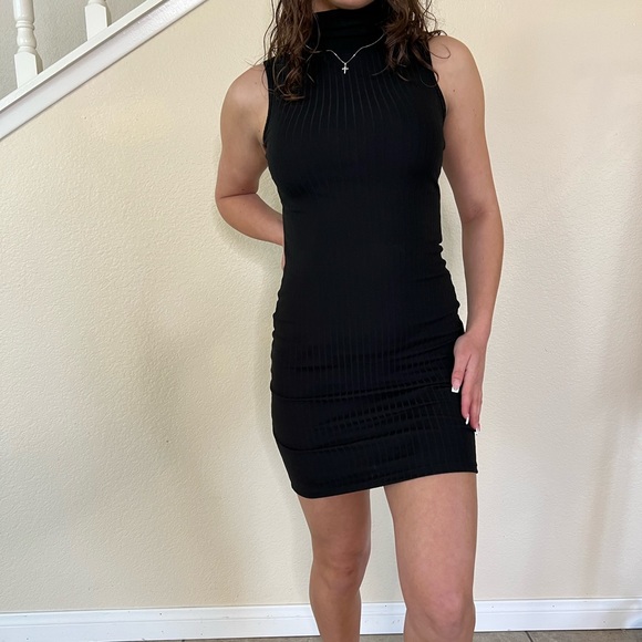 Black Ribbed Turtle Neck Sleeveless Midi Dress - Picture 3 of 13